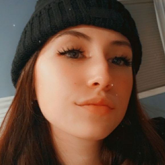 Meet your Posher, Gillian - Picture 1 of 1